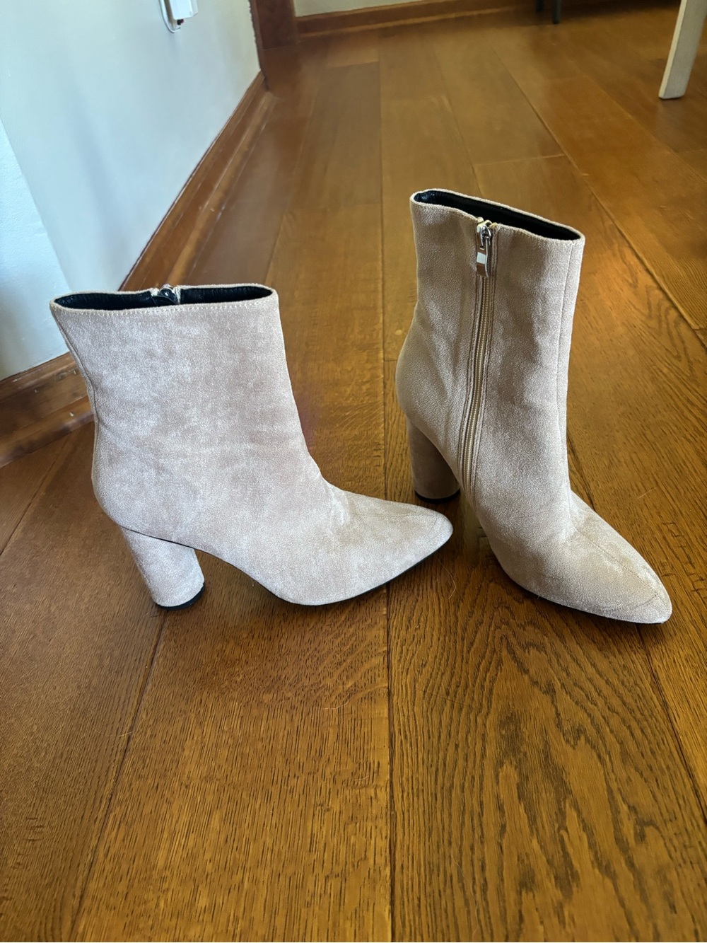 Women’s Ankle Boots in Light Beige Suede